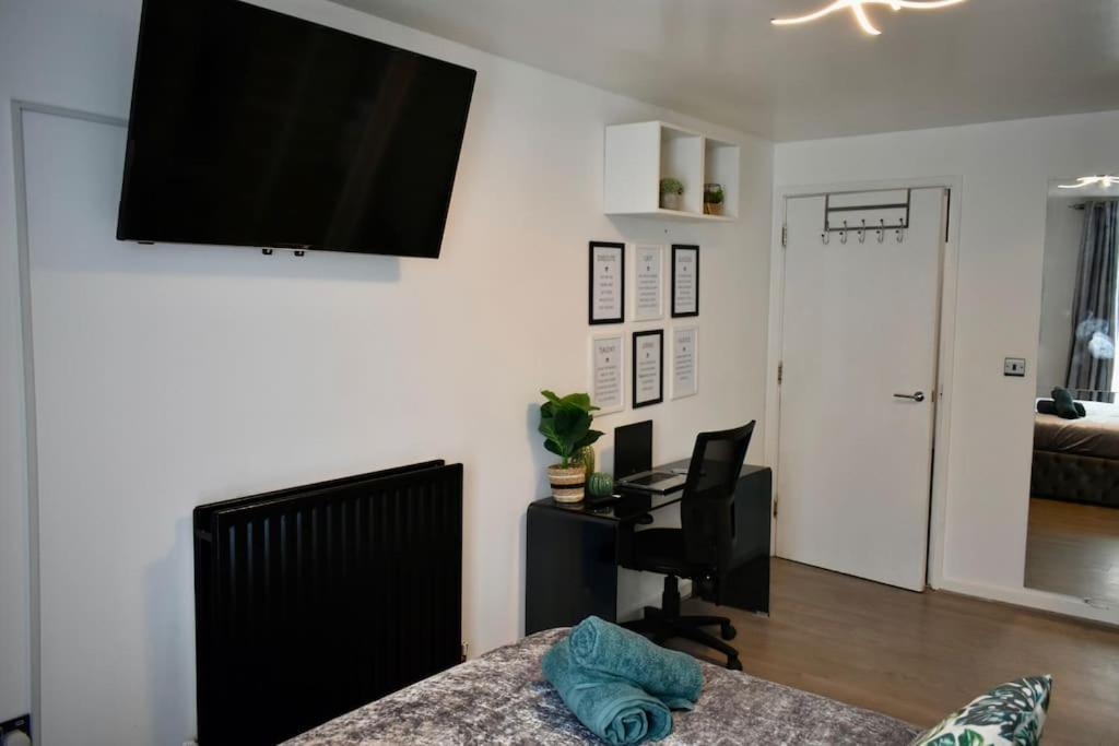 Tottenham Hotspurs Stays At The Gascoigne Suite London Exterior photo